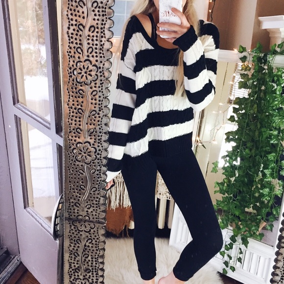Sweaters - B + W 🌲 Cozy Cable Knit Sweater j15